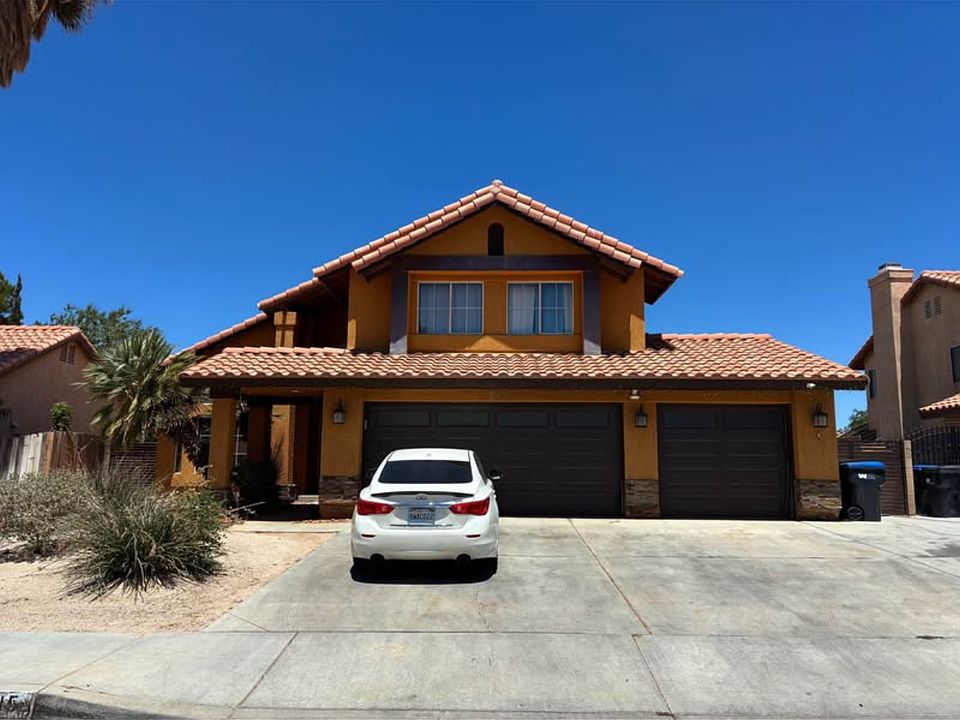 1st image of 415 E Avenue J9