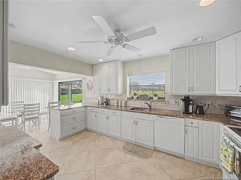 3382 SW Bobalink Way — Photo 5