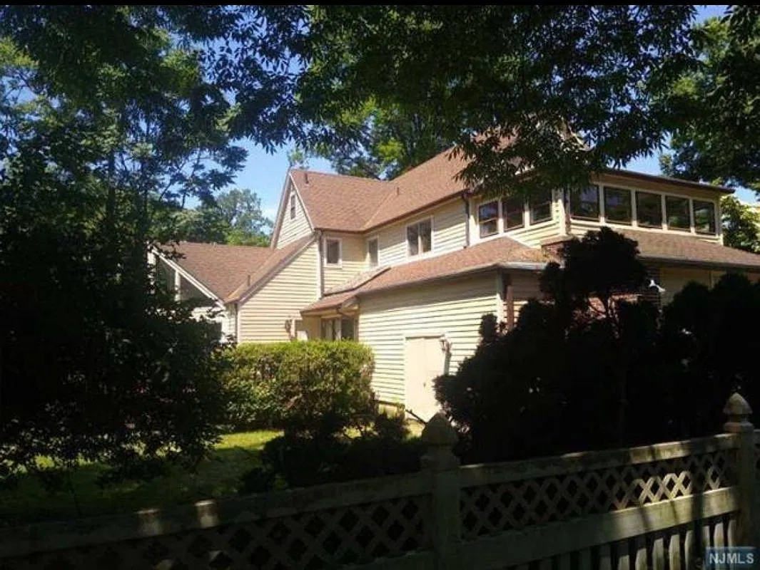 5 bed, 4.5 bath, 3541 sqft, $6,700 — Photo 2