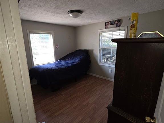 5th image of 2927 Caney Creek Rd