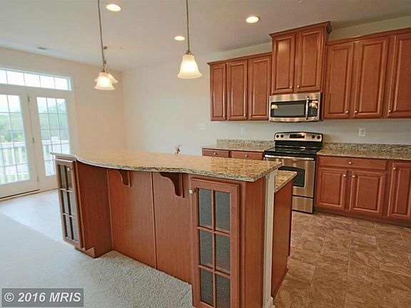 Kitchen w/Breakfast Area