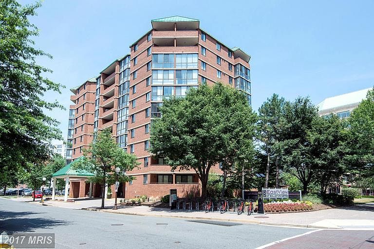 WELCOME TO EASTVIEW AT BALLSTON METRO!