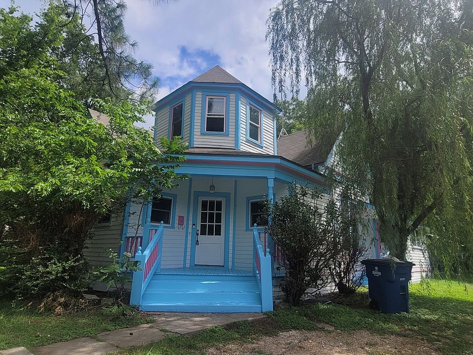 1st image of 700 N Dallas St