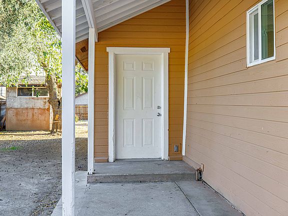 4th image of 3038 Topeka St
