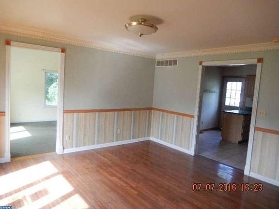 3rd image of 2455 Meade Dr