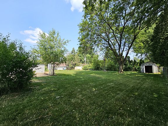 4th image of 32W678 Hecker Dr