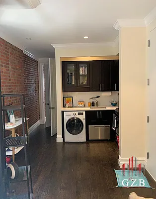 Rented by Avenues Real Estate | media 21