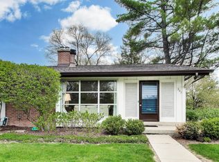 307 Crestwood Vlg, Northfield, IL 60093