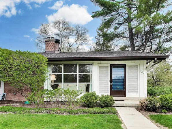 307 Crestwood Vlg, Northfield, IL 60093