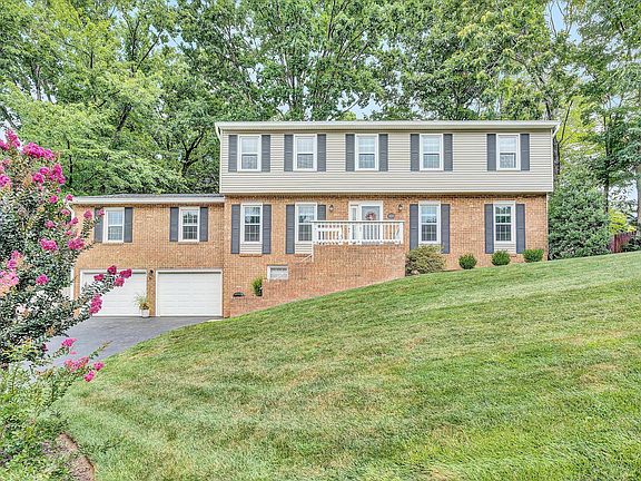 2nd image of 105 Niblick Dr