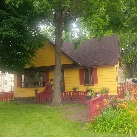1st image of 212 E Fullerton Ave