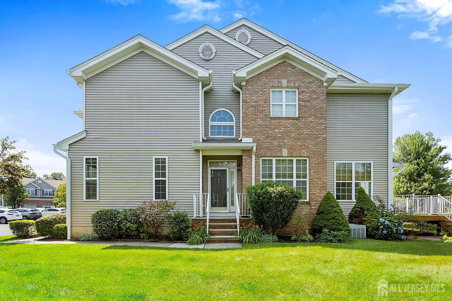 3 bed, 2.5 bath, 2052 sqft, $3,800 — Photo 1