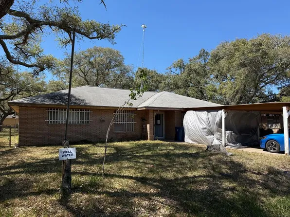 827 Raven Dr, Rockport, TX 78382