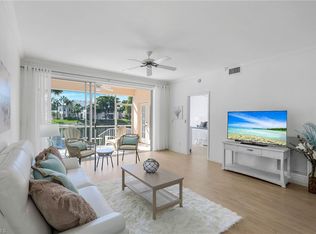 752 Wiggins Lake Dr APT 101, Naples, FL 34110