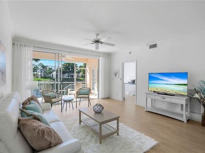 752 Wiggins Lake Dr APT 101, Naples, FL, 34110