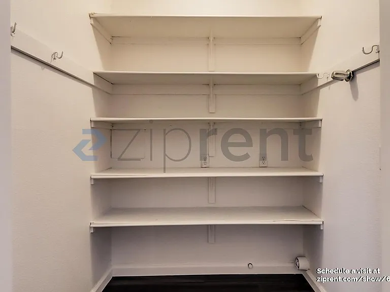 168 W Adams St — Photo 12