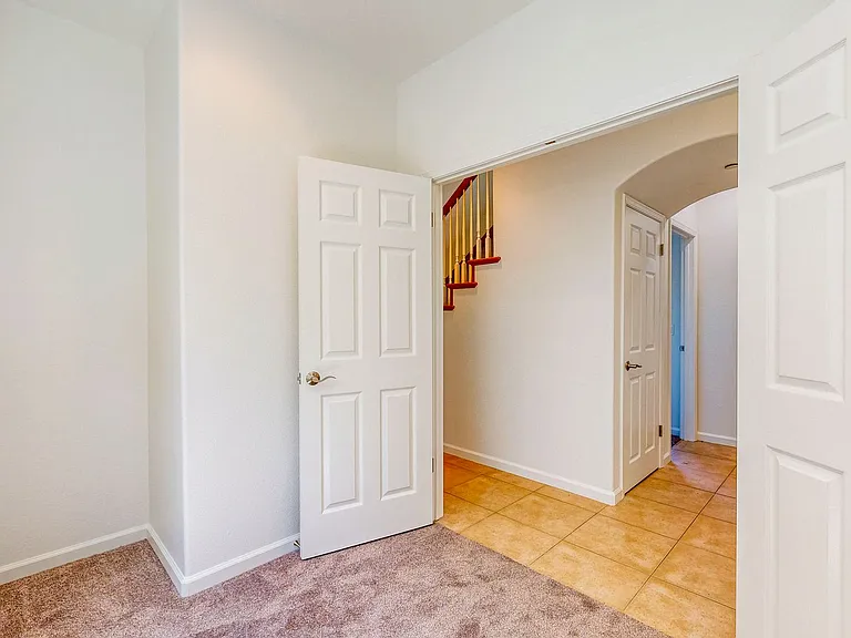 642 Acacia Ln — Photo 9