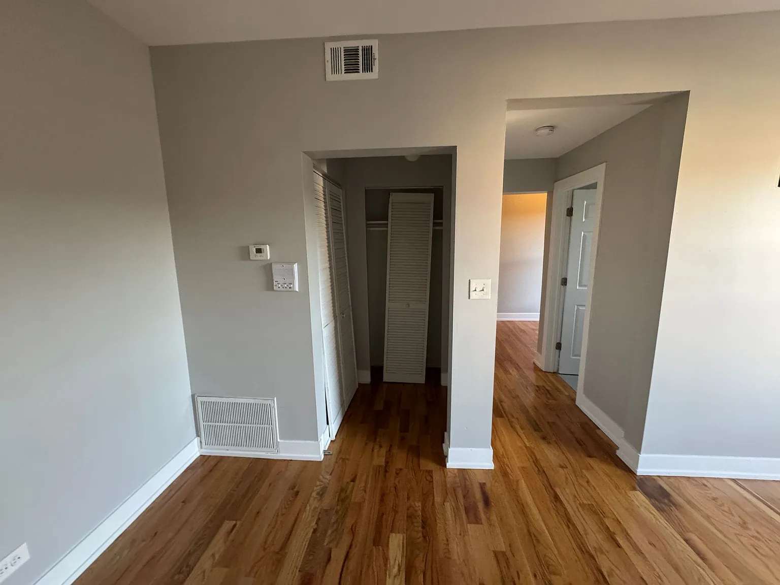 820-826 W. Cuyler — Photo 1