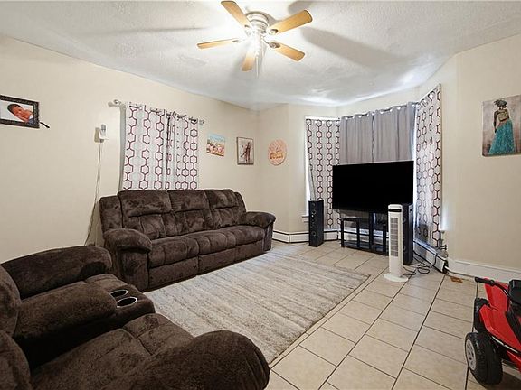 3rd image of 299 Manton Ave