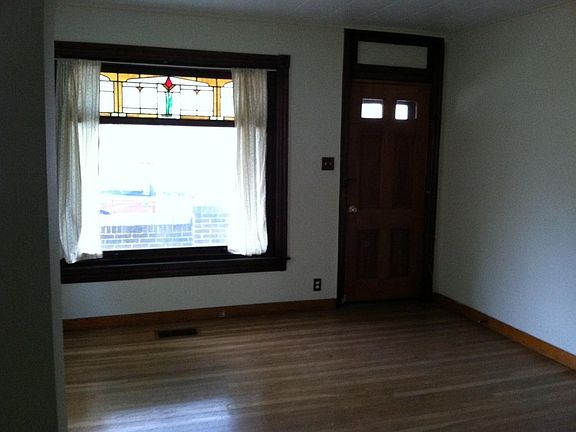 Entryway/ Front Room