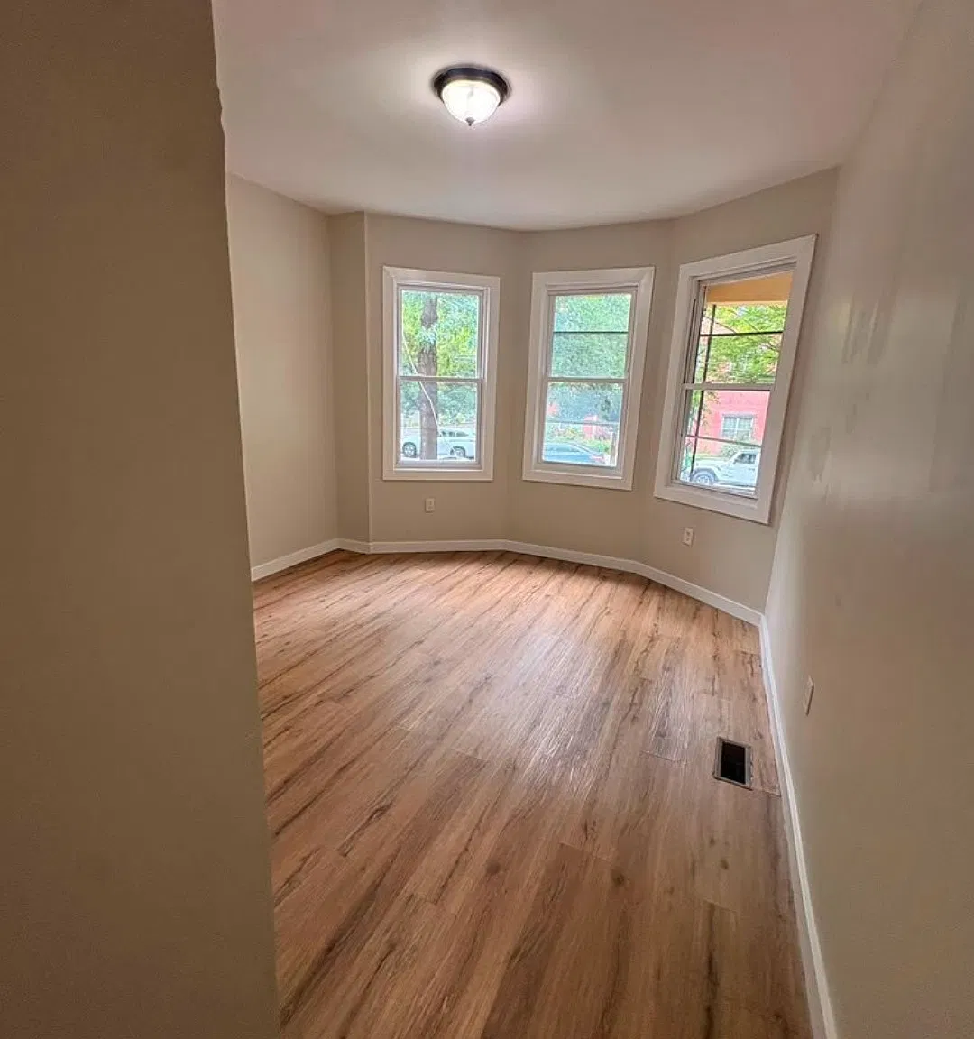 3 bed, $2,100 — Photo 2