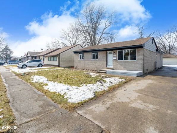 29303 Elmwood St, Roseville, MI 48066