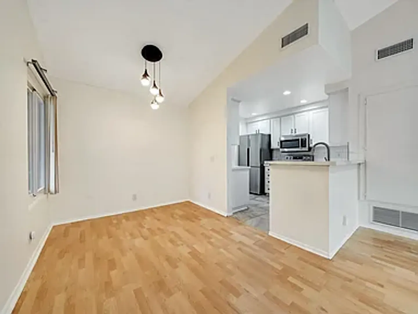 Renovated Top-Floor Condo Near SoFi Stadium — Photo 3