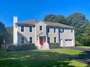 46 Old Fish Cove Rd, Southampton, NY 11968