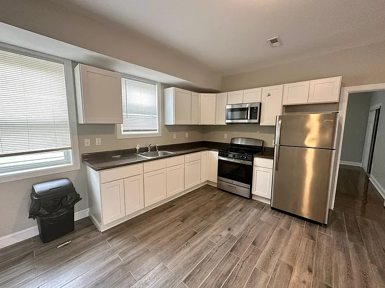 151 Howard Ave #2R — Photo 2