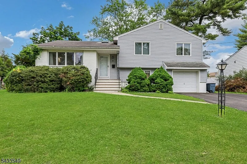 3 bed, 2.5 bath, $5,500 — Photo 1