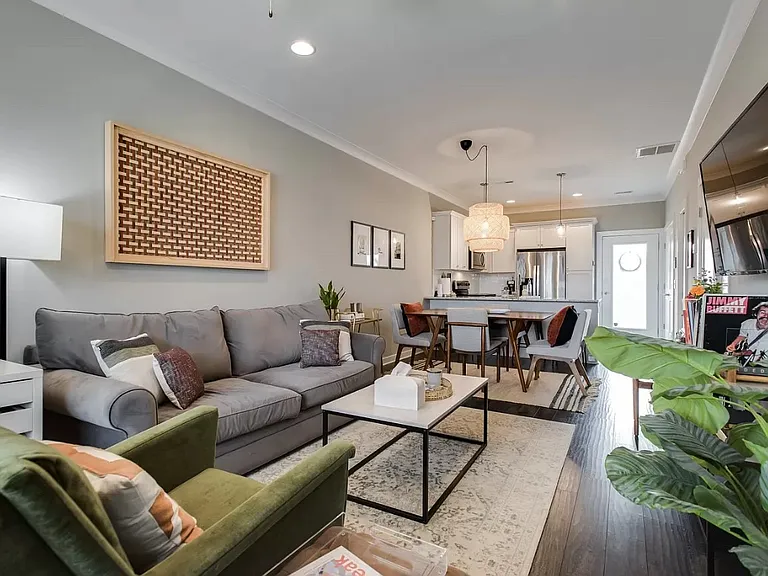 975 Ashland Place Dr — Photo 2