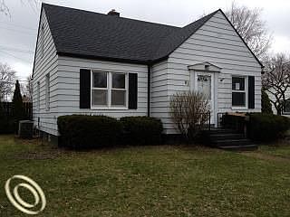 2nd image of 82 Huron Ave