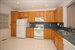 5th image of 24 Kent Dr