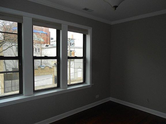 3rd image of 5107 N Washtenaw Ave #1
