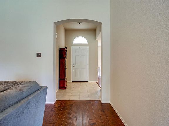 4th image of 717 Sage Brush Dr