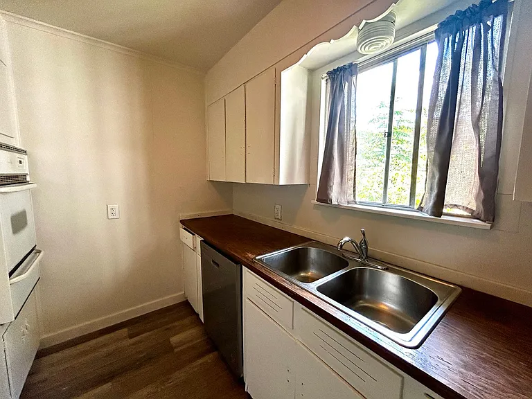 3304 Tom Green St #A — Photo 8