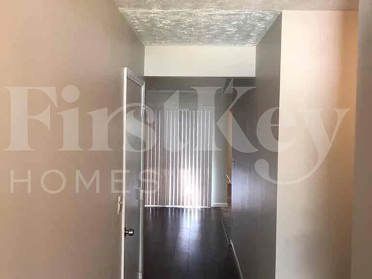 5457 Biffle Ct — Photo 2