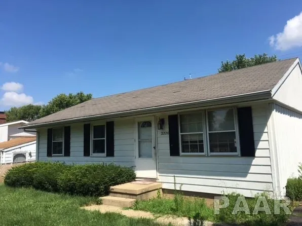 2220 Northridge Ln, Washington, IL 61571
