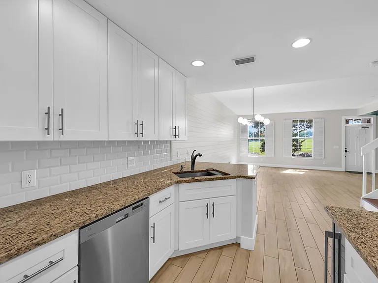 228 Murray Ct — Photo 9