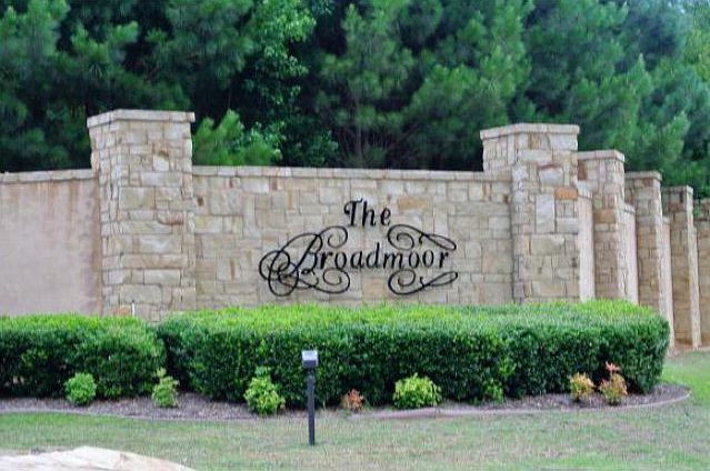 2nd image of Broadmoor Blvd