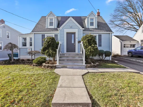 133 Oak St, Avenel, NJ 07001