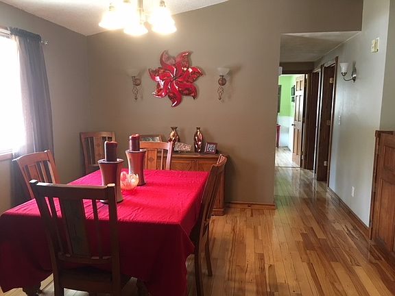 4th image of 567 N Maple Hill Dr