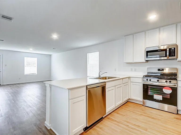 21543 Carosella Dr — Photo 3