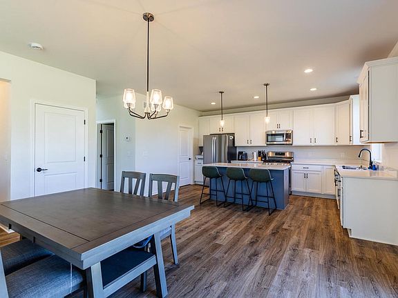 5th image of 8093 Ridgeway COURT