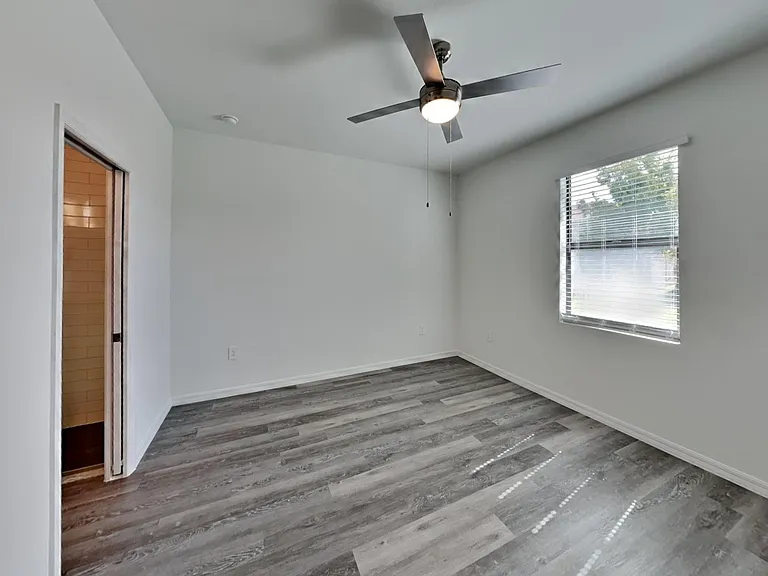 617 SE 9th St — Photo 7