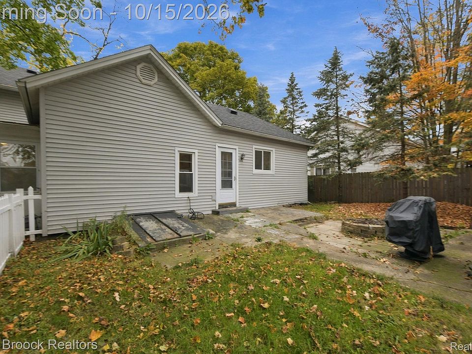 704 E Washington St, photo 26