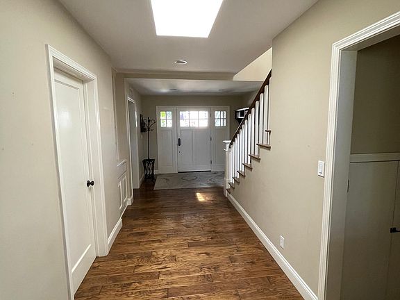 4th image of 842 Tufts Ave