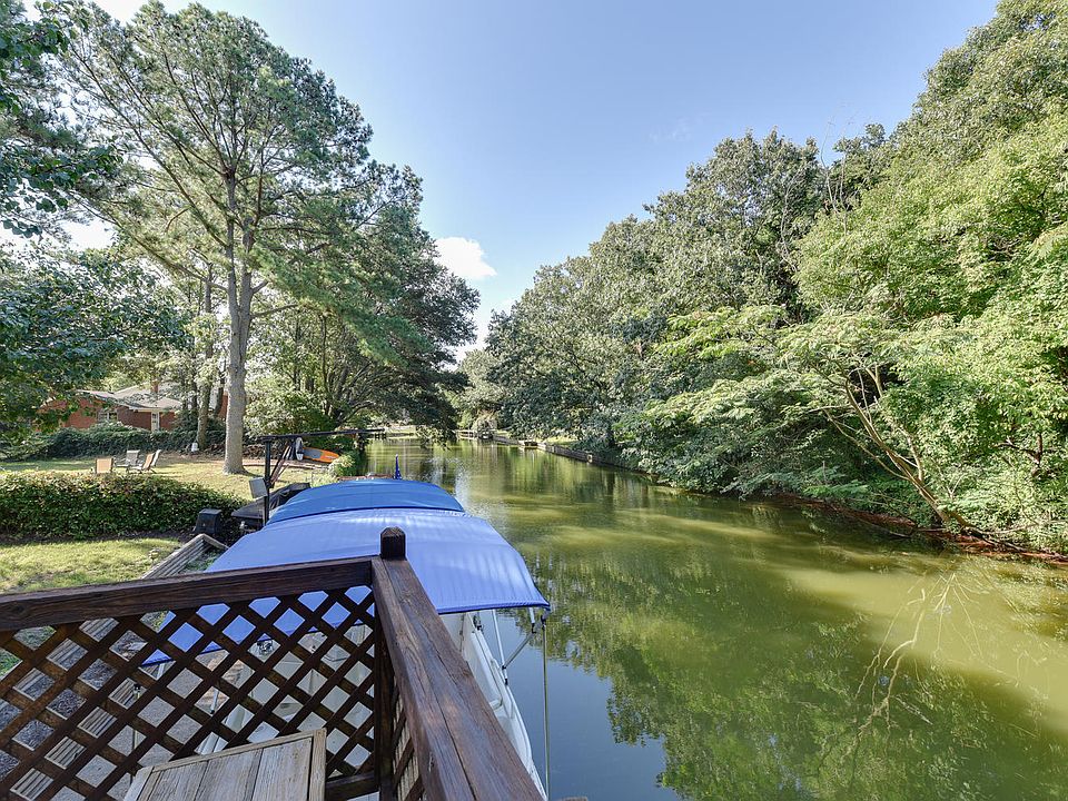 2nd image of 2421 Indian Hill Rd
