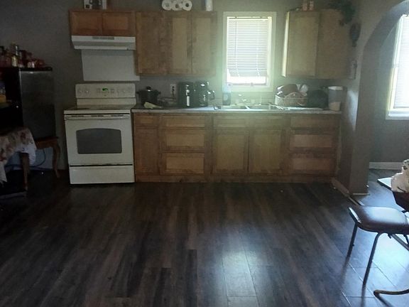 4th image of 106 S Main St
