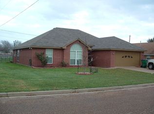 404 Alamo St, Mc Gregor, TX 76657